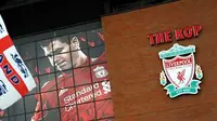 Pintu masuk utama Anfield Stadium, markas Liverpool, yang diambil pada 2 Agustus 2010. Klub Merseyside ini diminati pebisnis Hong Kong Kenneth Huang. AFP PHOTO/PAUL ELLIS