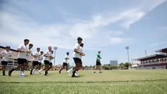 Timnas Indonesia U-20 kembali menjalani latihan ringan di Lapangan THOR, Surabaya, Sabtu (17/9/2022) jelang menghadapi Timnas Vietnam U-20 di Kualifikasi Piala Asia U-20 2023. (Bola.com/Ikhwan Yanuar)