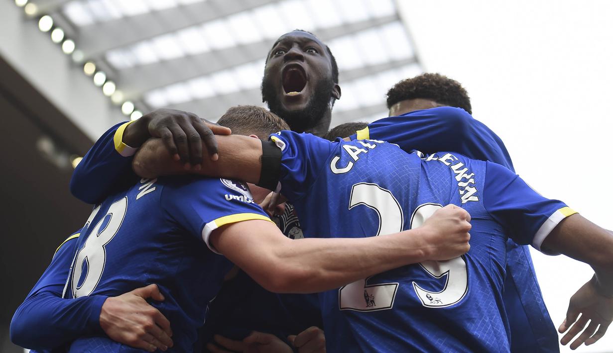 Para pemain Everton merayakan gol yang dicetak Matthew Pennington ke gawang Liverpool. Sementara gol tunggal The Toffees dibukukan oleh Matthew Pannington pada menit ke 28'. (AFP/Paul Ellis)