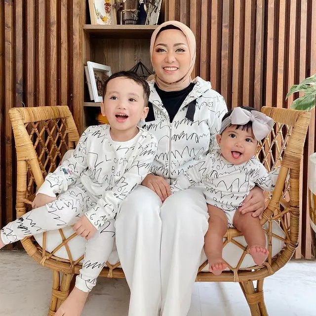 7 Momen Rachel Vennya saat Asuh Kedua Buah Hatinya