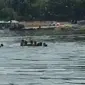 Perahu terbalik di Waduk Kedungombo, Boyolali. 9 orang dilaporkan hilang tenggelam. (Foto: Tengkapan layar video-Istimewa)