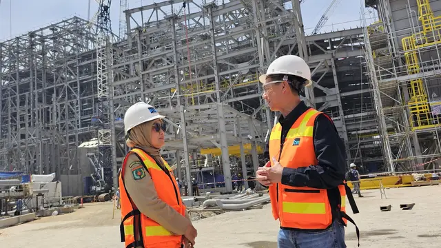 Menteri Ketenagakerjaan Ida Fauziyah mengunjungi Smelter PT Freeport Indonesia (PTFI) Gresik, Jawa Timur, Jumat (12/1/2024). (Dok Freeport)