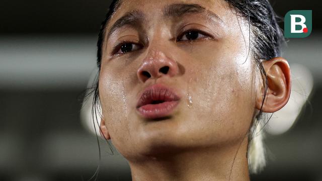Foto: Momen Zahra Muzdalifah Teteskan Air Mata saat Timnas Indonesia Putri Melawan Singapura