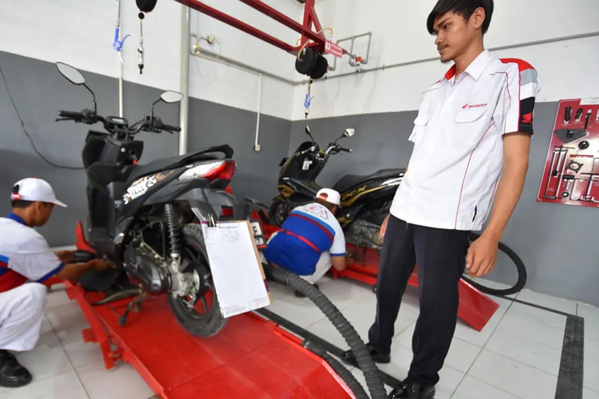 Bisa Tune Up Motor di SMK, Wahana Bikin Bengkel AHASS di Sekolah