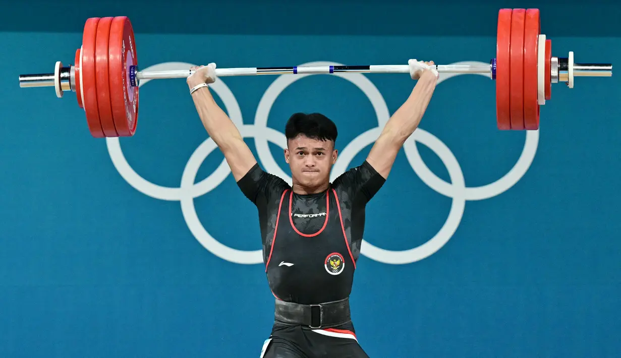 Keberhasilan Rizki Juniansyah meraih medali emas di Olimpiade 2024 bisa dibilang spektakuler. Tak sembarang atlet bisa melakukannya. Bayangkan saja, Rizki langsung merebut medali emas pada penampilan debutnya di Olimpiade. (AFP/Miguel Medina)