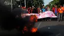 Aksi puluhan mahasiswa menolak Undang-Undang Pilkada di depan kampus UBK, Jalan Diponegoro, Jakarta, (2/10/14). (Liputan6.com/Johan Tallo)