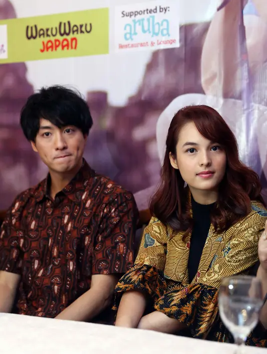 Shu Watanabe mengaku ia terpikat oleh pandangan mata Chelsea Islan. Ia mengungkapkan bahwa ktika diluar proses syuting Chelsea kembali layaknya seperti gadis lugu yang cantik. (Nurwahyunan/Bintang.com)