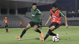 Pelatih Timnas Indonesia U-22, Indra Sjafri, saat sesi latihan di Stadion Madya, Jakarta, Rabu (24/7). Latihan ini merupakan persiapan jelang Sea Games 2019 Filipina. (Bola.com/M Iqbal Ichsan)
