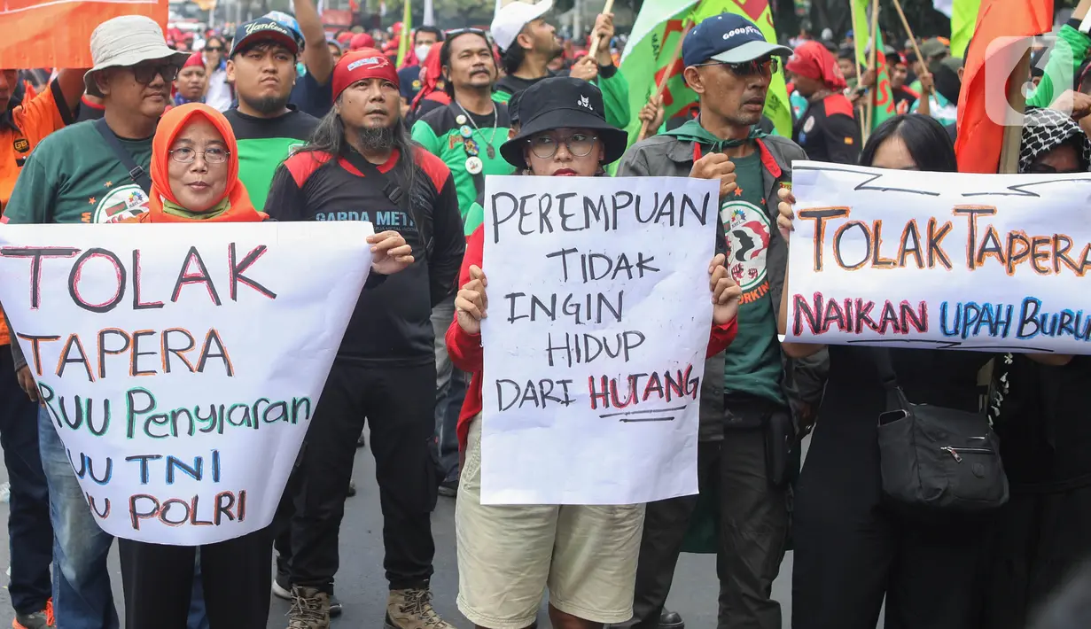 Ratusan buruh tersebut berunjuk rasa menolak rencana pemberlakuan program Tabungan Perumahan Rakyat (Tapera) untuk seluruh pekerja. (Liputan6.com/Angga Yuniar)