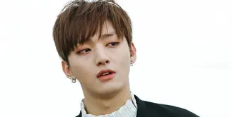 Baru-baru ini, leader dari Wanna One, Yoon Ji Sung berbagi pengalaman saat sebagai trainee. Selain itu, ia juga memberikan saran kepada orang-orang yang ingin mengejar mimpinya. (Foto: Soompi.com)