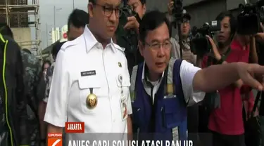 Anies juga menyoroti banjir di wilayah Jati Padang, Pasar Minggu, Jakarta Selatan, lantaran tanggul kali jebol untuk kedua kalinya.