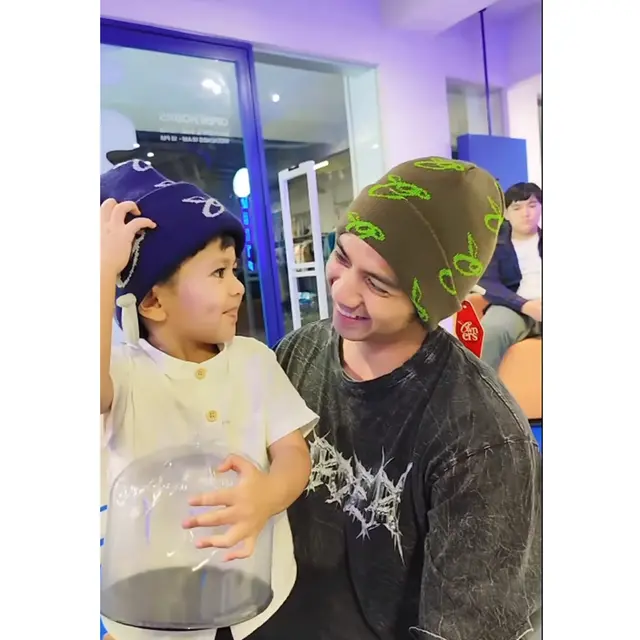 6 Momen Rizki DA Bertemu Syaki, Dulu Minta Tes DNA Kini Makin Sayang Anak