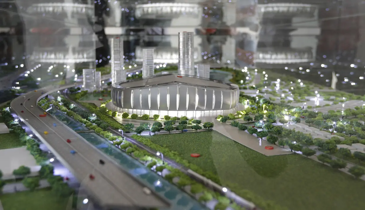 Penampilan maket dari pembangunan stadion baru bernama Jakarta International Stadium di Jakarta, Kamis (14/3). Stadion berkapasitas 82.000 kursi tersebut ditargetkan selesai pada tahun 2021. (Bola.com/M. Iqbal Ichsan)