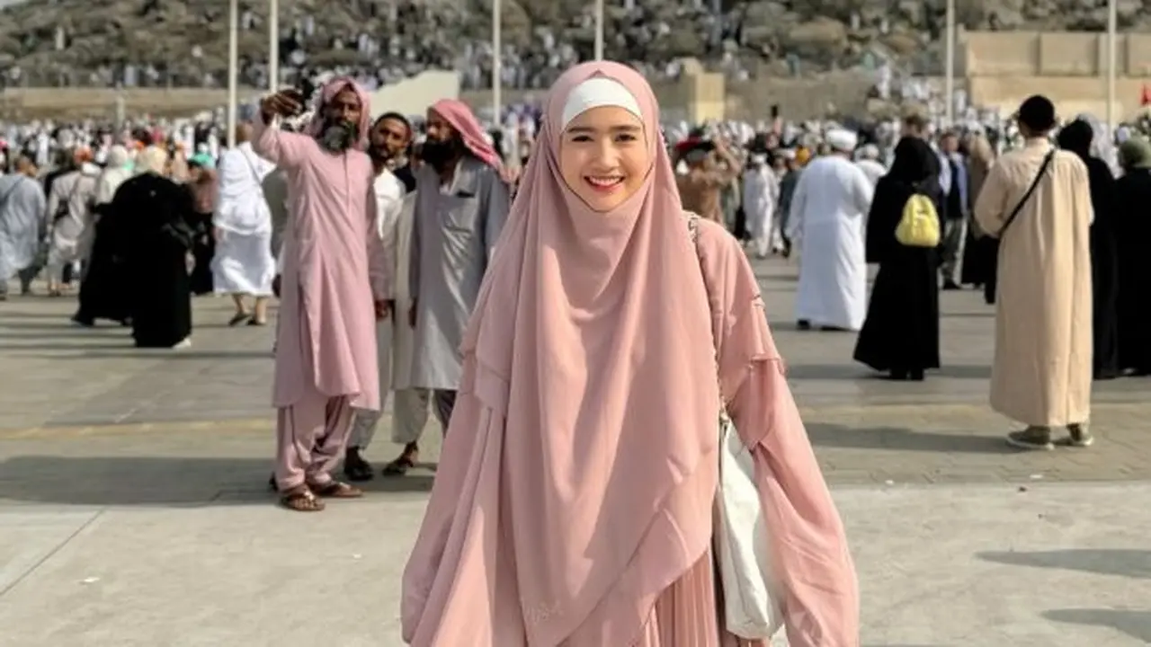 Potret Febby Rastanty saat Jalani Umroh (credit: instagram/febbyrastanty)