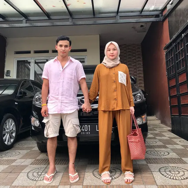 Berperan Jadi Suami Antagonis, Ini 6 Potret Kebersamaan Rifky Alhabsyi dan Istri