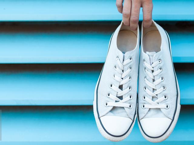 Tips Fashion Memadukan Rok Dan Sneakers Agar Tak Membosankan Fashion Beauty Liputan6 Com