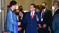 Presiden Joko Widodo atau Jokowi saat menuju lokasi KTT G7 dari Munich, Jerman, 27 Juni 2022. Jokowi akan mengikuti rangkaian KTT G7 mulai dari penyambutan resmi oleh Kanselir Jerman, sesi pertemuan, hingga jamuan makan malam. (Foto: Laily Rachev - Biro Pers Sekretariat Presiden)