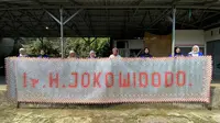 Kisah Harsudi, Lebih dari Sekadar Kagum, Dedikasi dan Doa di Balik Karpet Raksasa untuk Jokowi