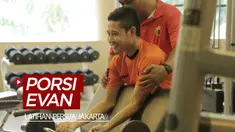 Berita video latihan kebugaran Persija Jakarta, di mana gelandang anyar Macan Kemayoran, Evan Dimas, mendapat porsi latihan yang berbeda. Kenapa?