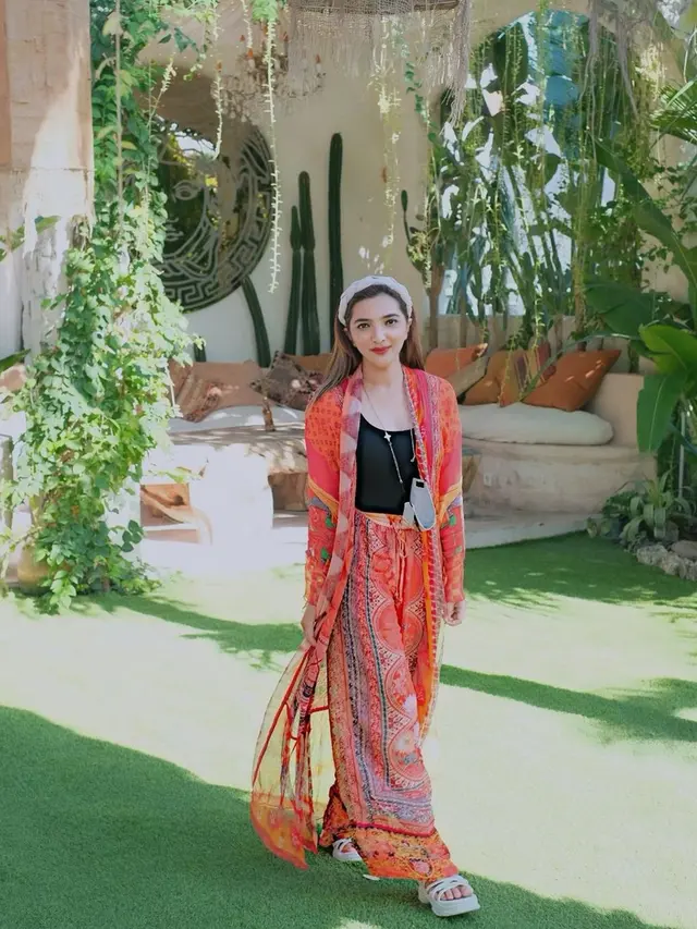 FOTO: Gaya Ashanty saat Pakai Busana Merah, Tampil Makin Elegan