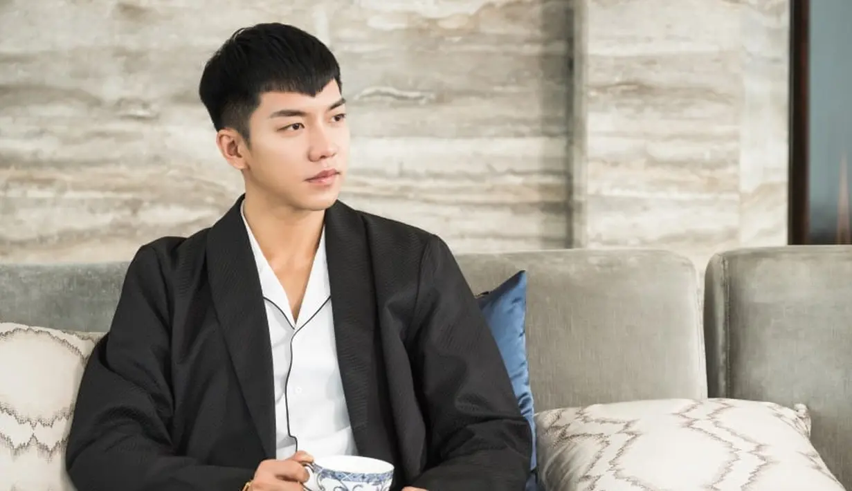 Dalam drama tersebut, Lee Seung Gi akan memerankan seorang stuntman yang berusaha untuk mengungkap fakta di balik sebuah kecelakaan pesawat. (Foto: soompi.com)