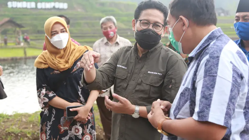 Mendes Abdul Halim Iskandar  melakukan kunjungan kerja ke Desa Ketapanrame, Kecamatan Trawas, Mojokerto, pada Sabtu (8/5/2021).