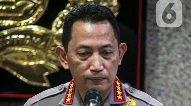 Kapolri Jenderal Listyo Sigit Prabowo menyampaikan keterangan saat jumpa pers di Mabes Polri, Jakarta, Kamis (4/8/2022). Sigit menjelaskan, 25 personel polisi telah diperiksa terkait penanganan kasus tewasnya Brigadir J. (Liputan6.com/Faizal Fanani)