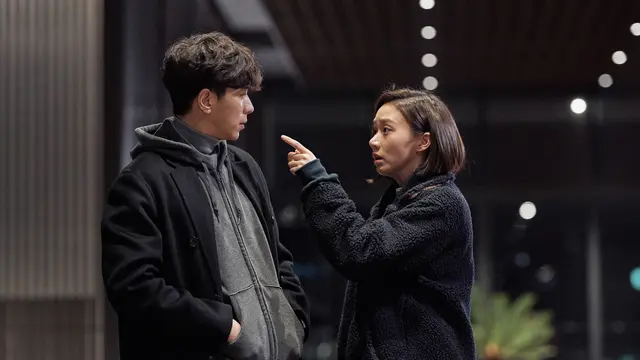 Yoon Hyun Min dan Ko Sung Hee dalam My Holo Love (Netflix)