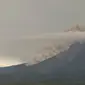 Gunung Semeru erupsi mengeluarkan guguran awan panas dari kawah pada Jumat, 17 April 2020 (PVMBG)