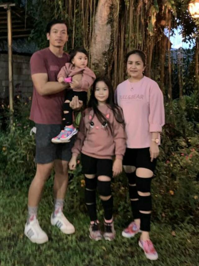 Gerry Mandagi Bersama Keluarga