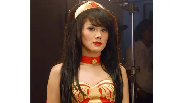 Seksinya 4 Artis Cantik Ini Berkostum Superhero
