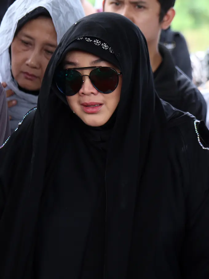 [Adrian Putra] Rina Gunawan