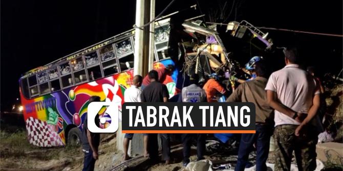 VIDEO: Bus Sekolah Tabrak Tiang Listrik, 7 Orang Terluka