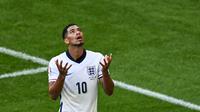 Ekspresi kecewa pemain Inggris, Jude Bellingham setelah gagal mencetak gol ke gawang Swiss pada&nbsp;laga perempat final Euro 2024 di Duesseldorf Arena, Duesseldorf, Jerman, Sabtu (06/07/2024). (AFP/Ozan Kose)