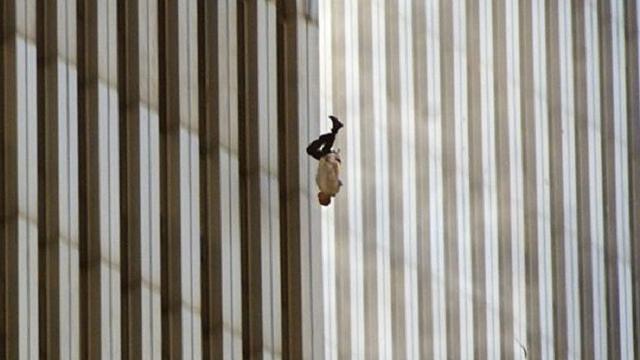 Pria terjun dari WTC