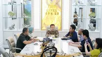 Dekorasi Diduga Kulit Harimau Awetan di Meja Kerja Ketua MPR Bambang Soesatyo Bikin Salah Fokus