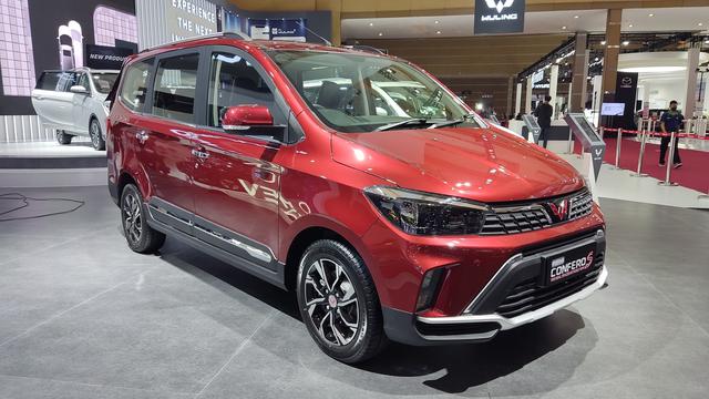 New Wuling Confero S ditampilkan menjelang acara otomotif Indonesia International Motor Show (IIMS) Hybrid 2022