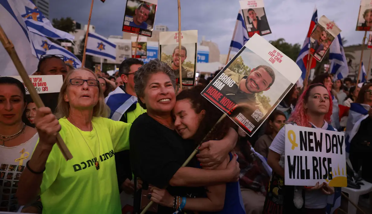 Total ada sekitar 48 sandera yang kini masih ditahan Hamas. Sebanyak 20 masih hidup, sedangkan 26 lainnya dinyatakan telah tewas. Sementara dua sandera lainnya belum diketahui statusnya. (Menahem KAHANA/AFP)