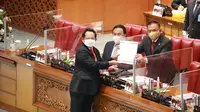 Menteri Dalam Negeri (Mendagri) Muhammad Tito Karnavian saat Rapat Paripurna DPR RI pengesahan RUU Tujuh Provinsi menjadi UU.