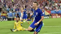 Ivan Perisic menjadi penentu kemenangan Kroasia atas Spanyol 2-1. Selain itu, Perisic juga membuat assist gol pertama Kroasia. (21/6/2016). (AFP/Georges Gobet)