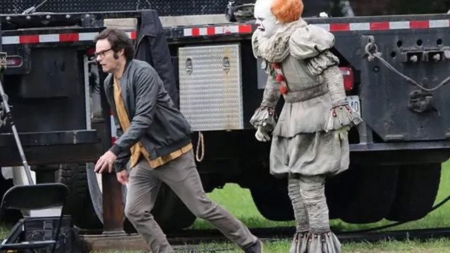 Kocak, Begini Ekspresi Bill Hader Takut Lihat Mata Skarsgard di Balik Layar IT: Chapter 2
