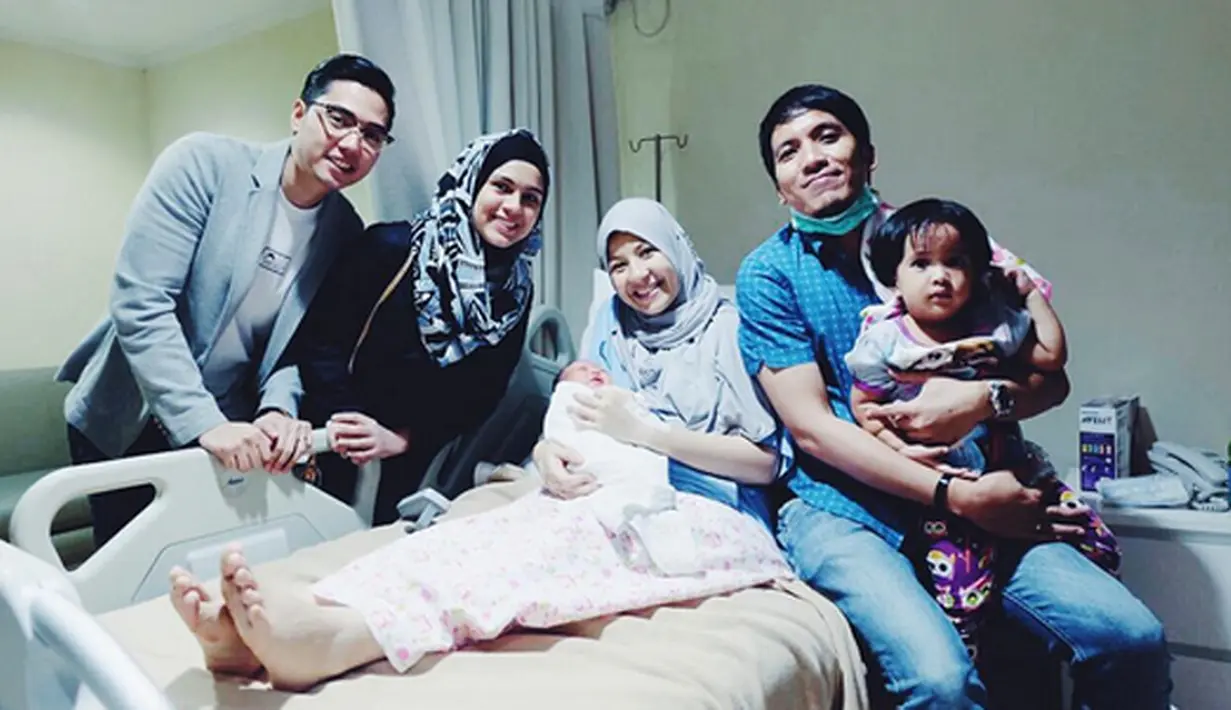 Sehubungan dengan perubahan penampilannya, Ncta Gina berencana menyumbangkan semua pakaian bekas lamanya yang masih layak pakai. Terutama pakaian tak berlengan dan mini. (Instagram/missnyctagina)