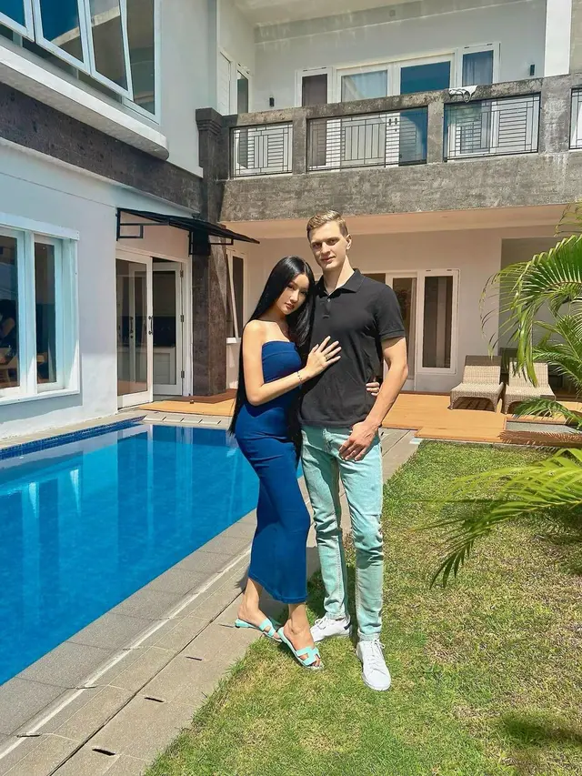 7 Potret Kebersamaan Lucinta Luna dan Kekasih Bulenya, Siap Gelar Pertunangan di Bali