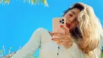 Beginilah potret Jennifer Bachdim saat melakukan #MirrorChallenge. Dalam potret tersebut, ibu dari dua anak ini pun tampil modis bak ABG. Berlatar belakang langit biru yang cerah, Jennifer nampak memukau.