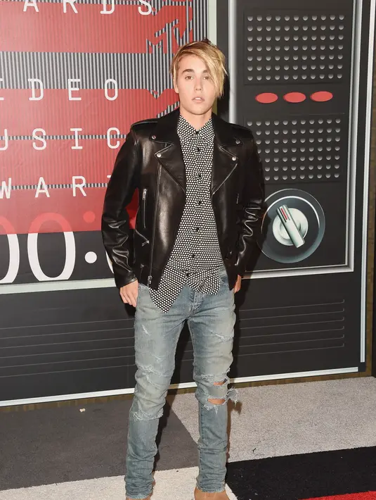 Melansir People, Justin yang sedang berdiam diri di Perthsire, Skotlandia, untuk menikmati jadwal istirahat turnya mendapatkan kunjungan spesial dari sang nenek. (AFP/Bintang.com)