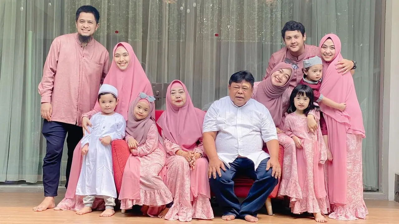 7 Momen Kenangan Oki Setiana Dewi dan Ria Ricis Bersama Sang Ayah Sebelum Meninggal