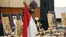 Lewat simbolisasi tengkorak dan tulang belulang, para aktivis mengingatkan ada banyak kasus pelanggaran Hak Asasi Manusia yang terjadi semasa Orde Baru. (Liputan6.com/Angga Yuniar)