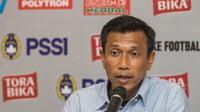 Pelatih Sriwijaya FC, Widodo C Putro, menggelar jumpa pers usai laga melawan Barito Putera pada laga Piala Presiden 2017 di Stadion I Wayan Dipta, Bali, Senin (13/2/2017). (Bola.com/Vitalis Yogi Trisna)