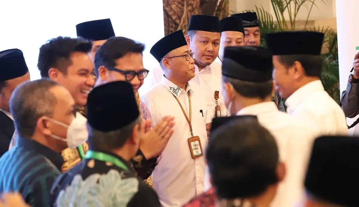 Ini bukan momen pertama Baim ketemu dengan Presiden Jokowi. Beberapa tahun lalu, Baim sempat  foto bareng Jokowi dan Iriana Jokowi. Menurut Baim, Jokowi selalu senyum kepada semua orang. [Instagram/baimwong]