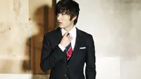 Punya Wajah Memesona, Lee Min Ho Disebut Dewa dari Asia